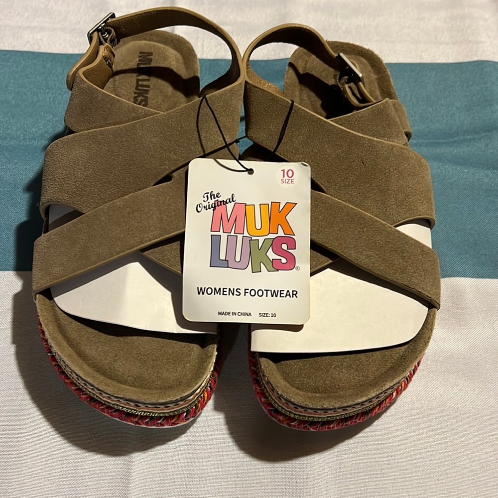 Muk Luks size 10 Beach Bingo sandal NWT